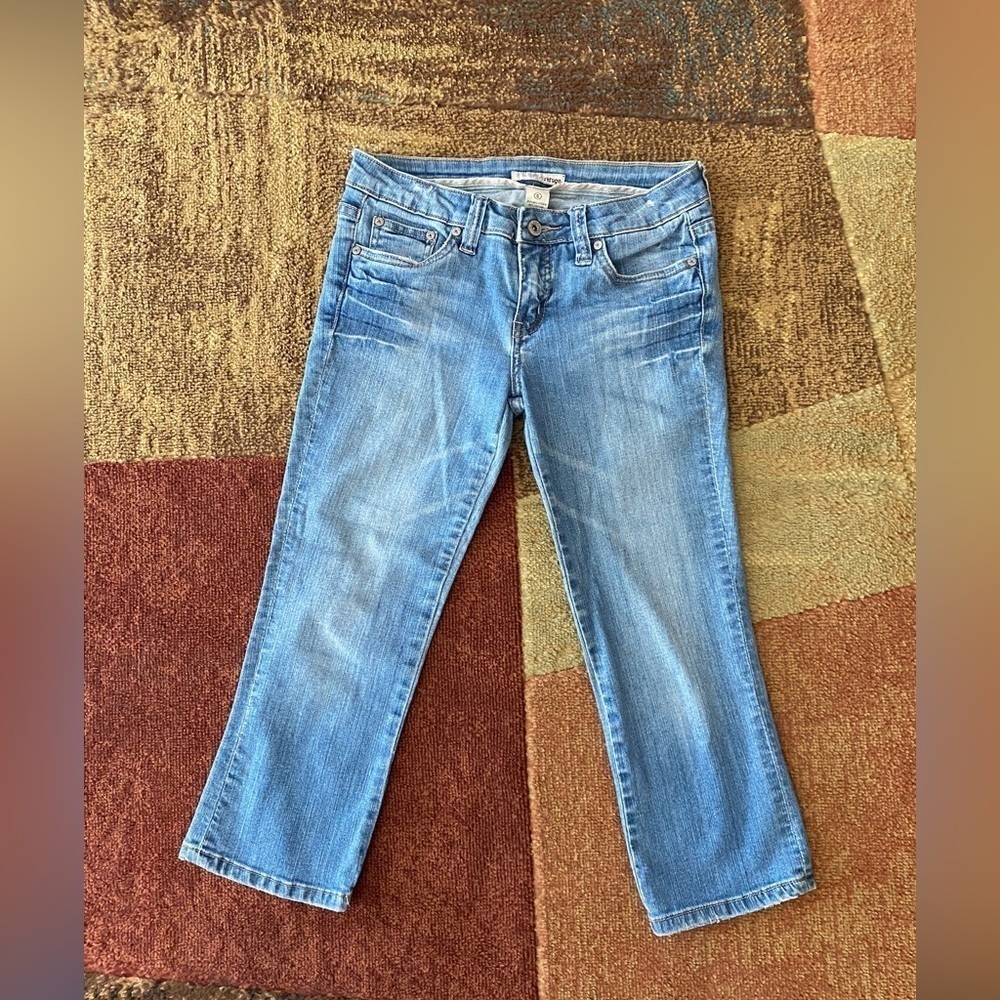 Refuge Distressed Denim Capris